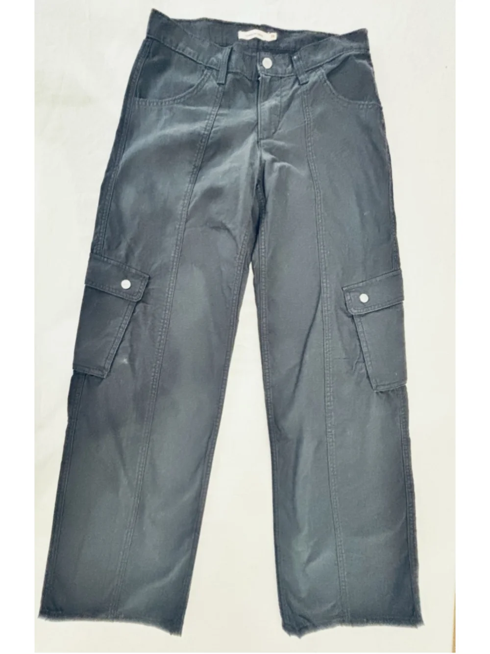 Levi’s Women’s Superlow Cargo Pants 26x32 Black Low Rise Wide Leg Y2K Style